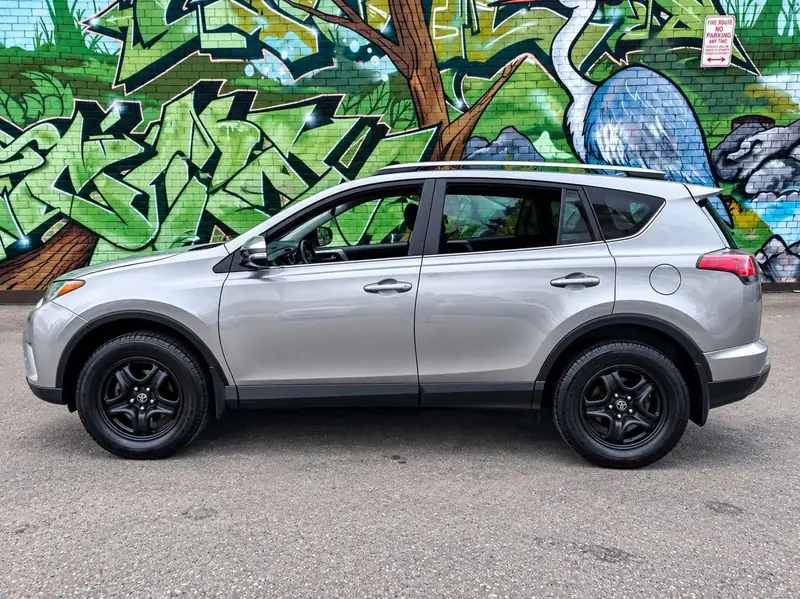 2016 Toyota RAV4 LE, silver
