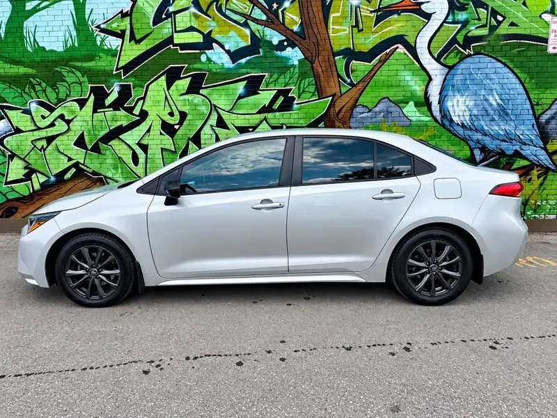 2021 Toyota Corolla LE, silver